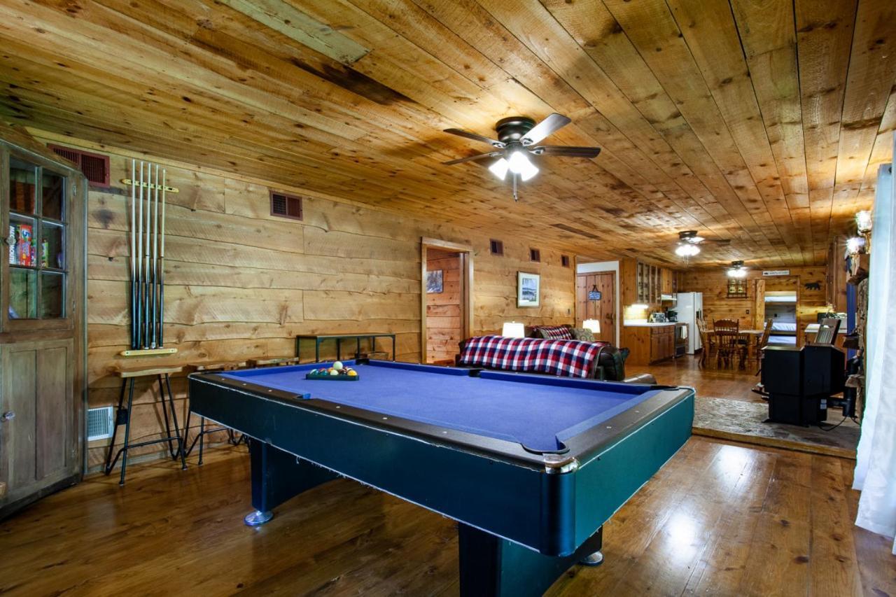 Forest Home Hot Tub Fire Pit Pool Table Pigeon Forge Luaran gambar